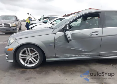 2012 Mercedes-Benz C 250 Sport из США, поврежденный, VIN WDDGF4HB5CR222534